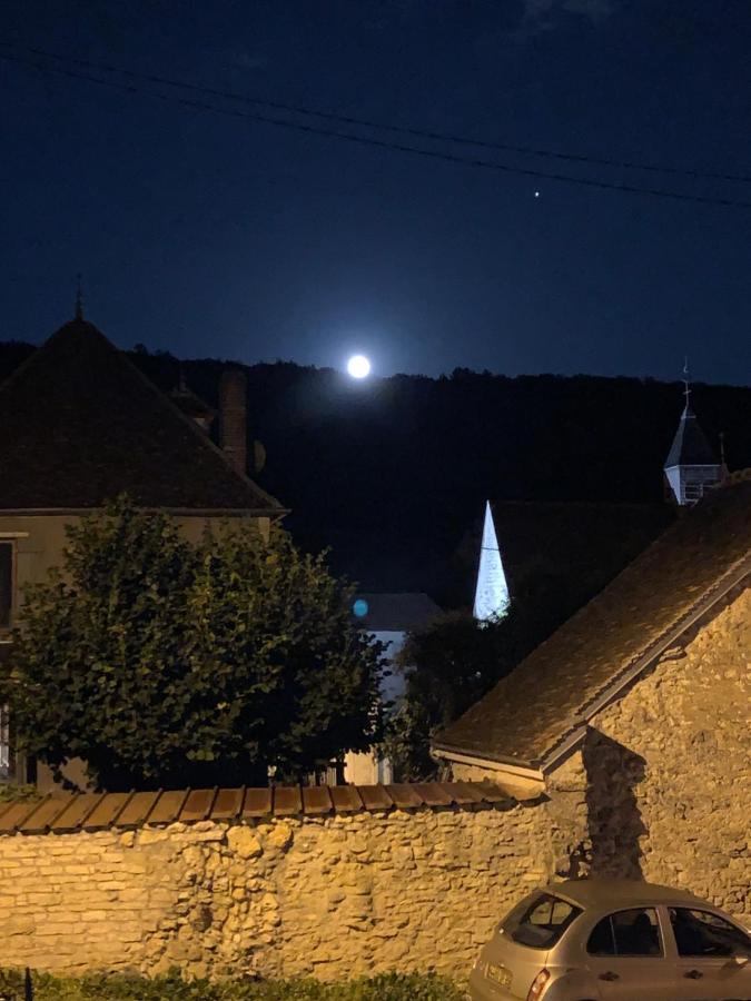 Maison De Campagne Entre Vigne Et Bois Шабли Екстериор снимка